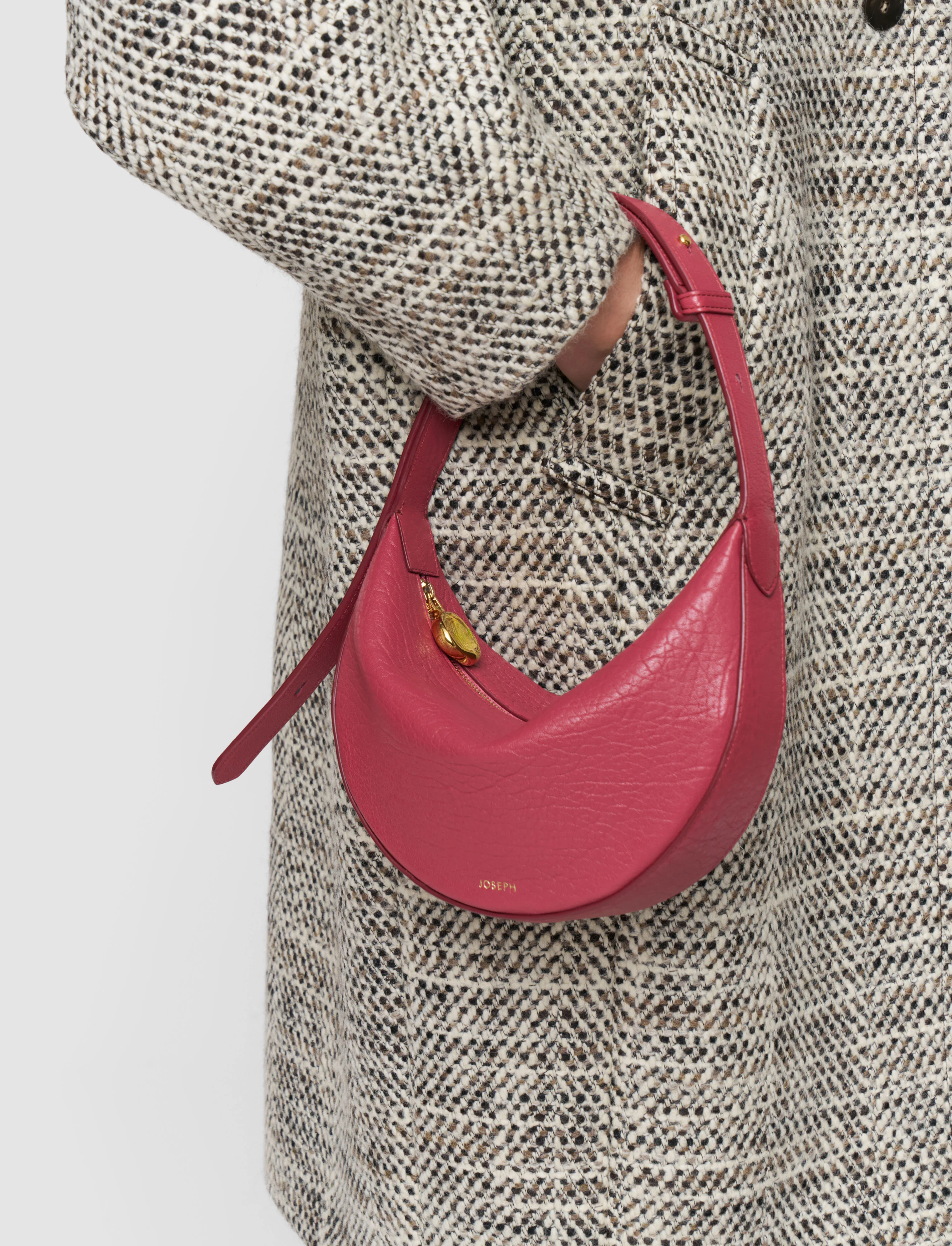 Bean Pebble Leather Bag - Image 3