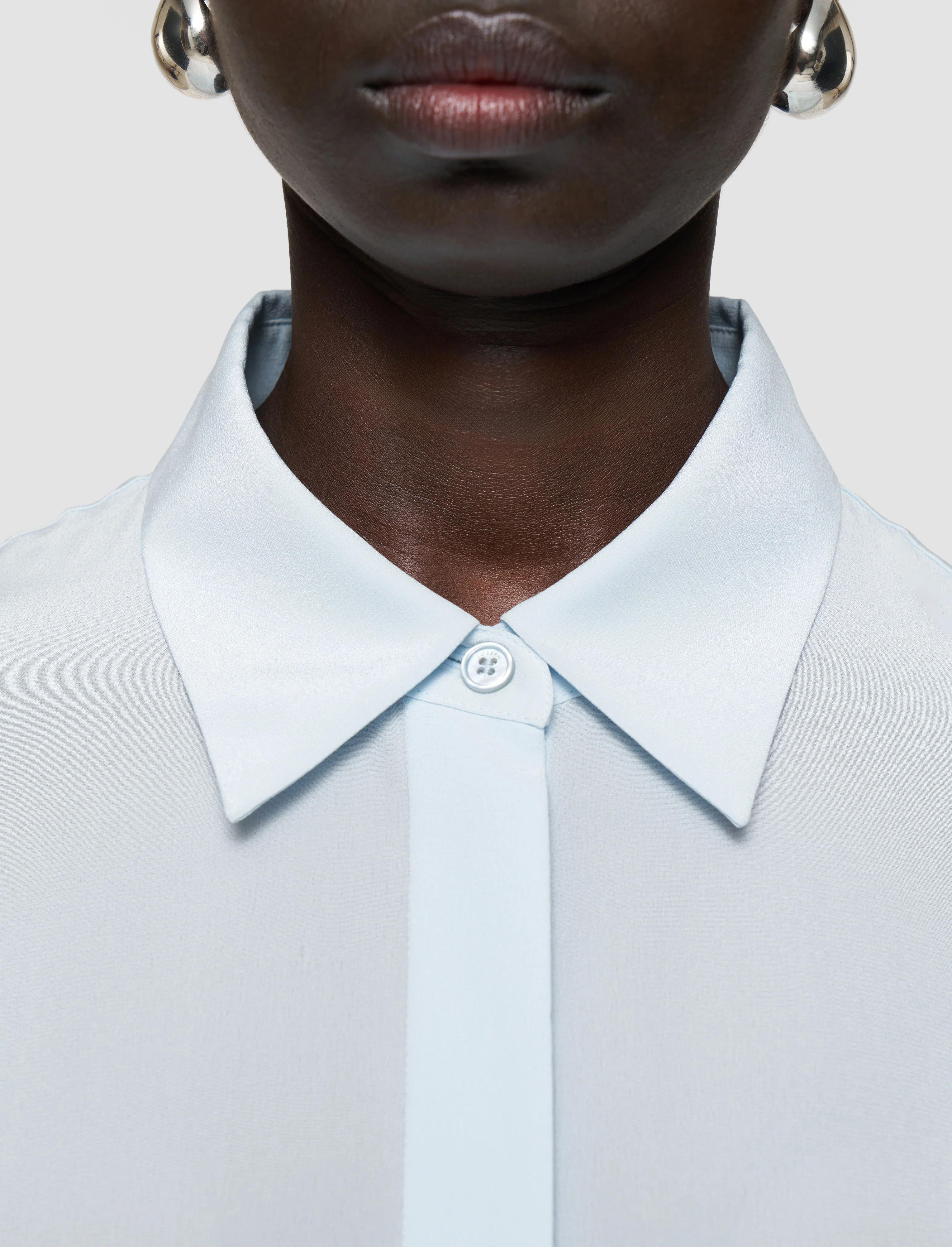 Bold Crepe de Soie Silk Blouse - Image 4