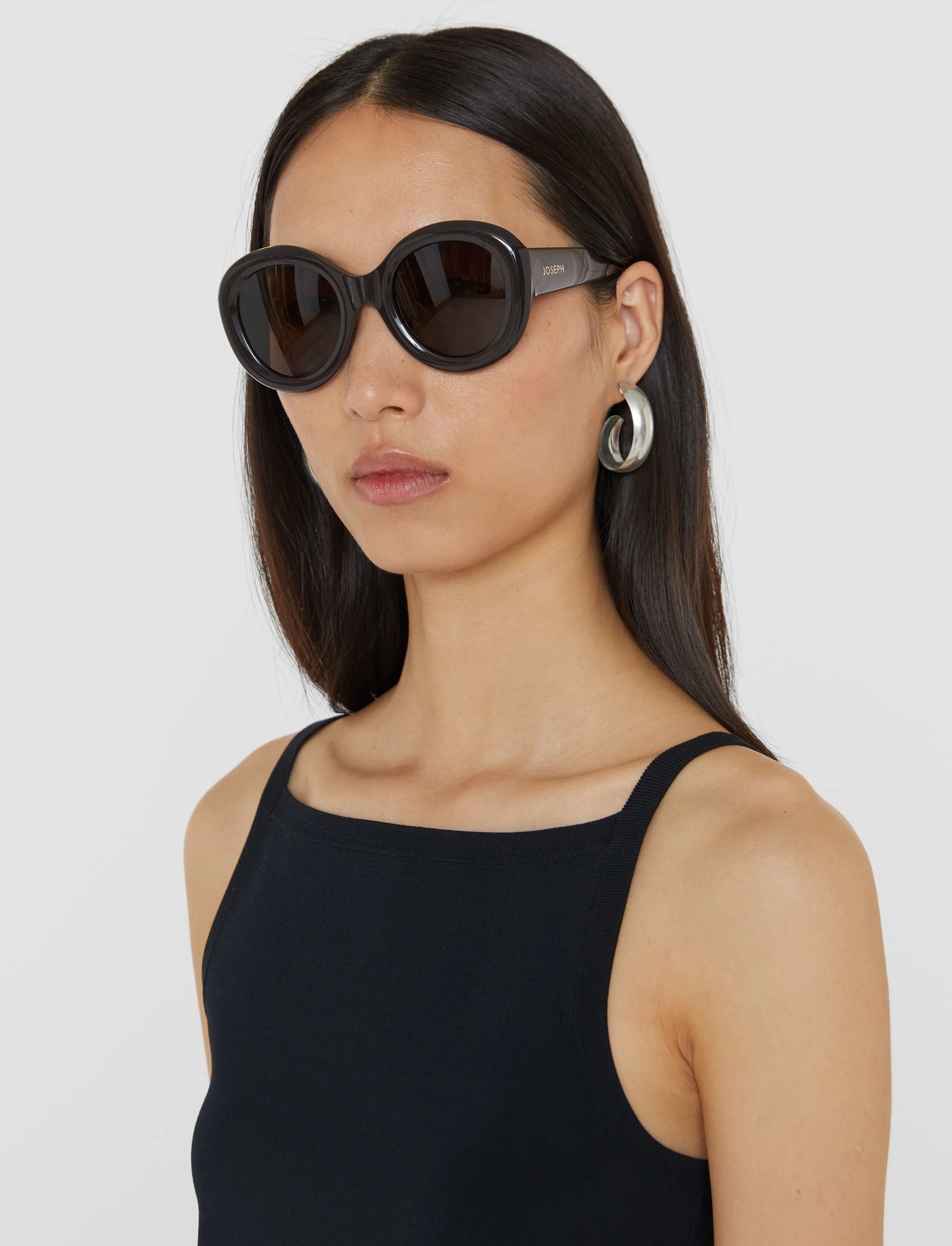 Round Sunglasses - Image 4