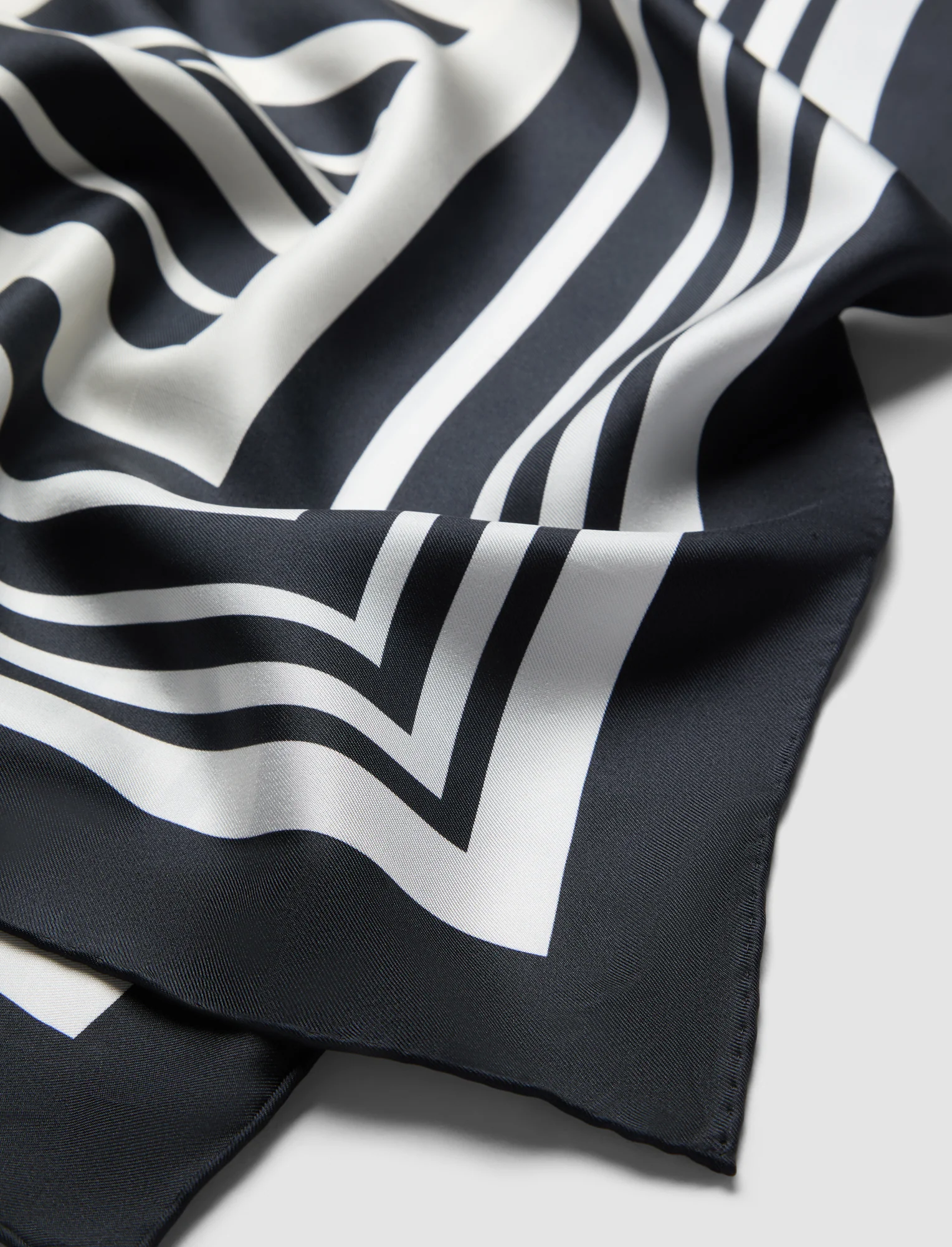 Zenza Large Silk Scarf - Image 8